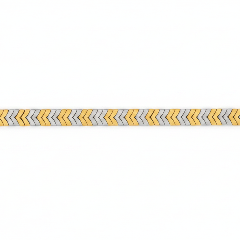 Four product detail cards on a black background showing different lengths of a gold and pink patterned cord or thread, labeled with codes, measurements, and gold weight in grams.