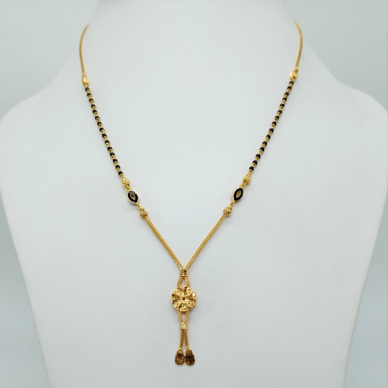 Flower pendant Short Mangalsutra